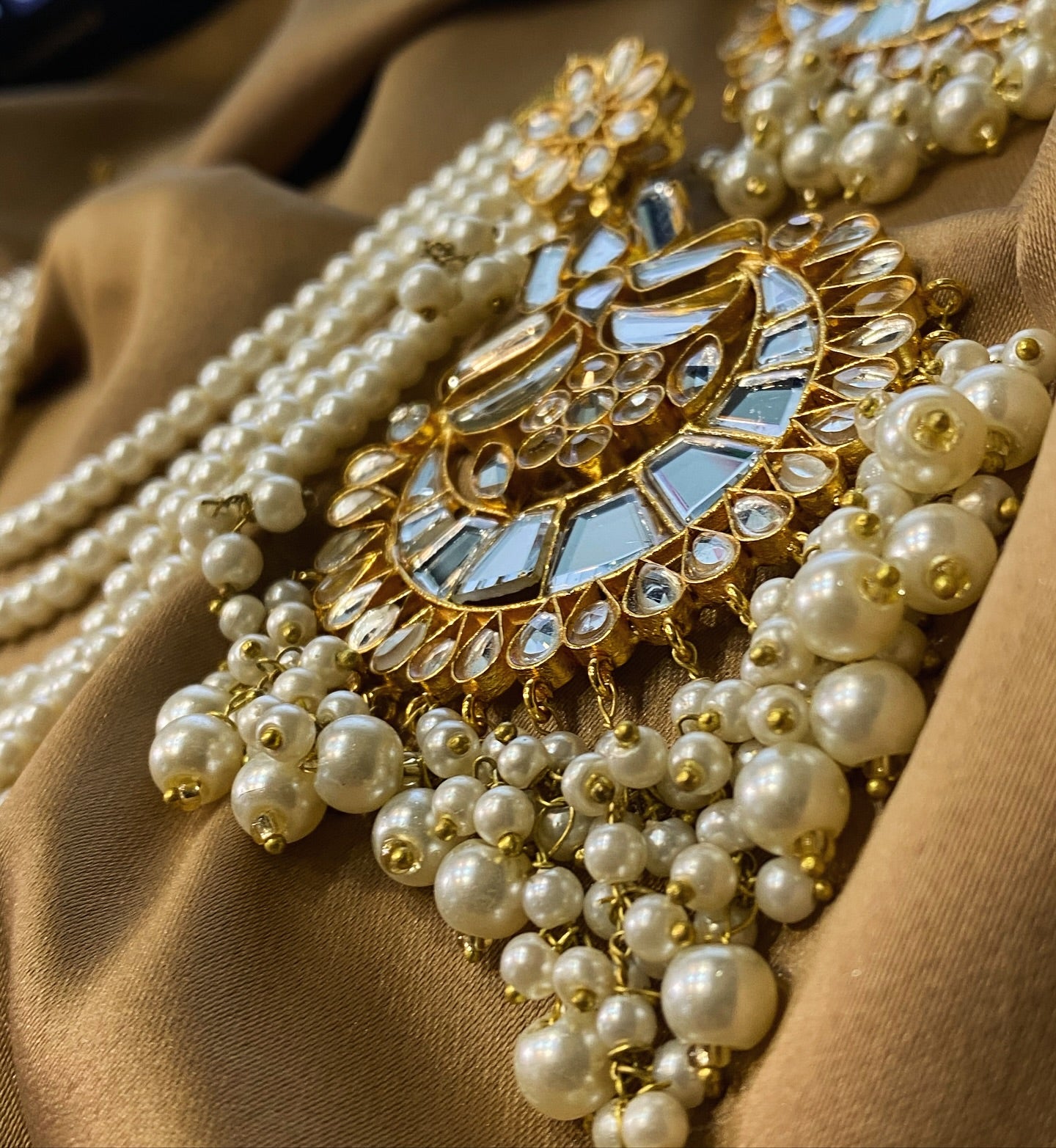 Kundan Earrings With Saharas